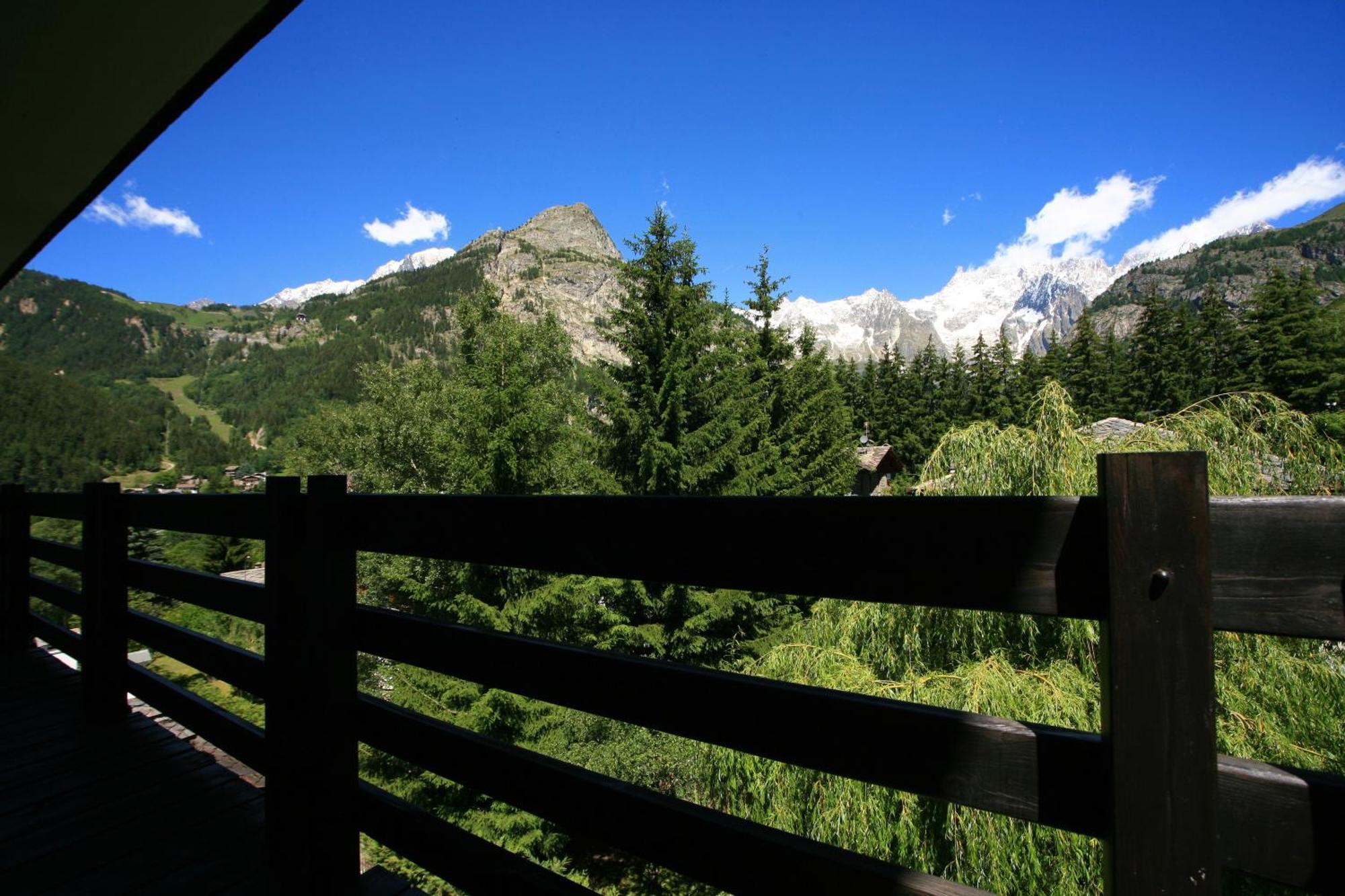 Hotel Les Jumeaux Courmayeur Buitenkant foto
