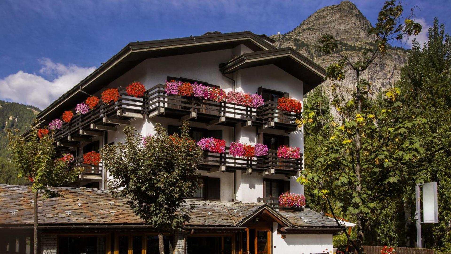 Hotel Les Jumeaux Courmayeur Buitenkant foto