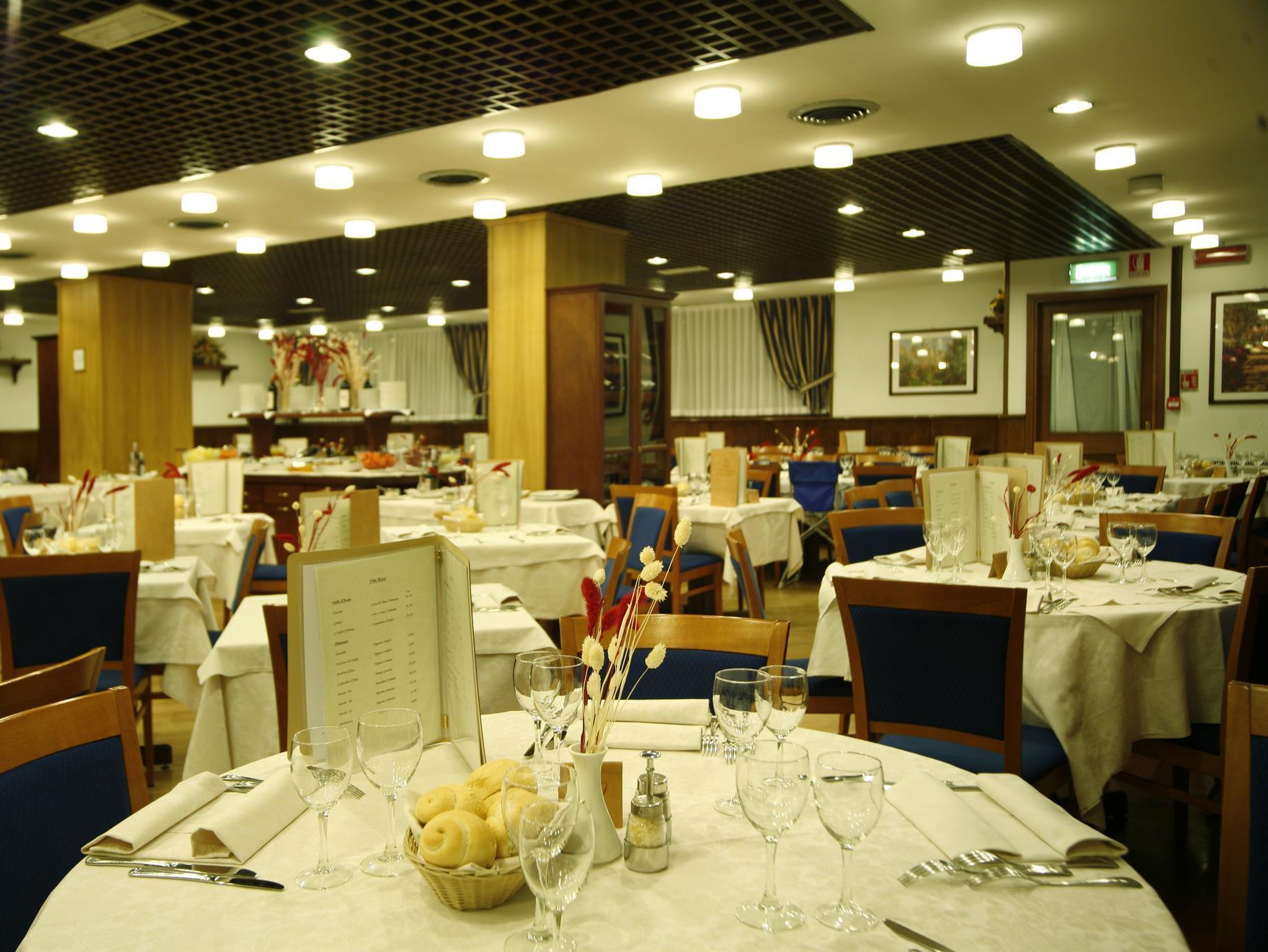 Hotel Les Jumeaux Courmayeur Buitenkant foto