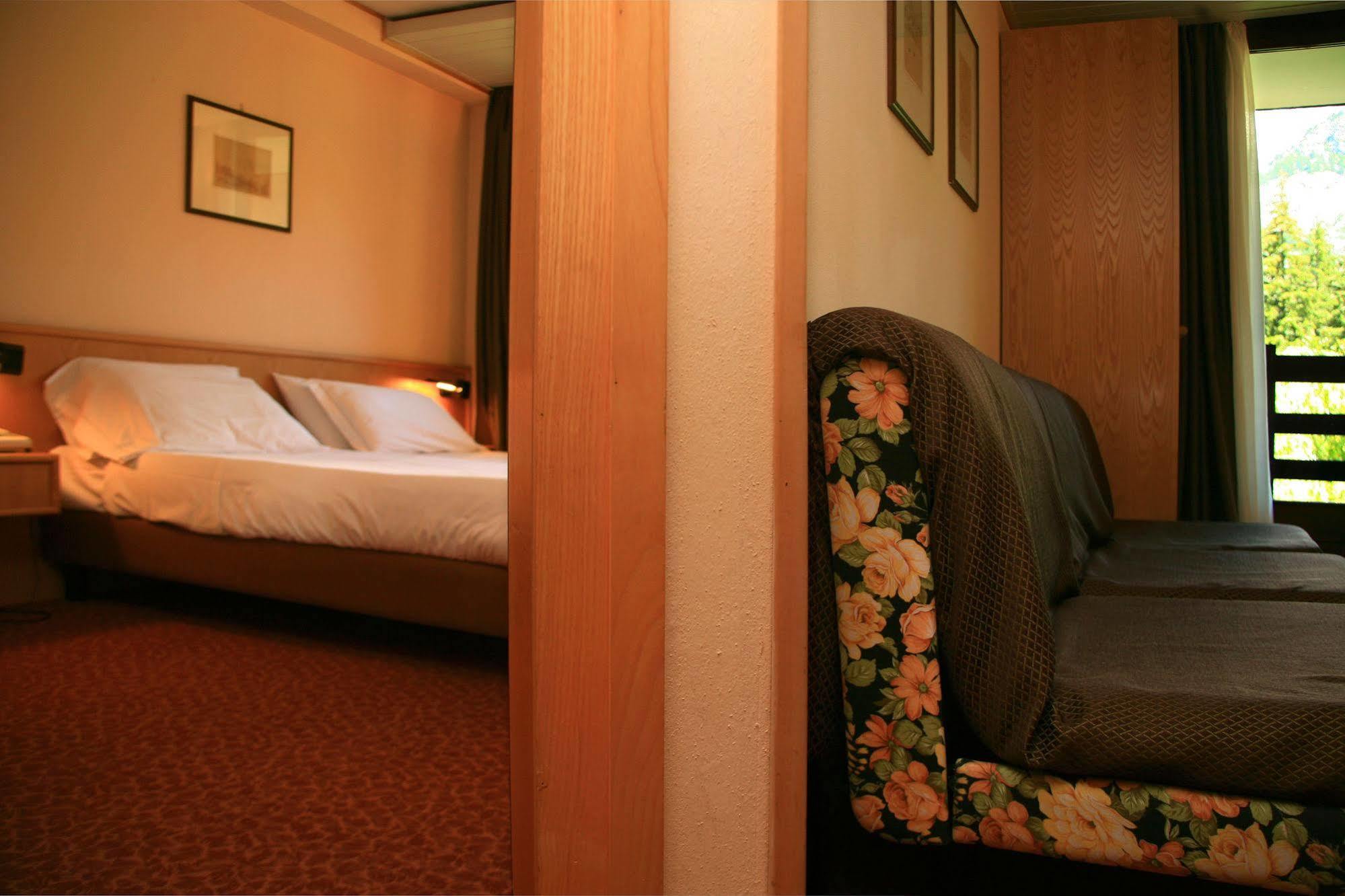 Hotel Les Jumeaux Courmayeur Buitenkant foto