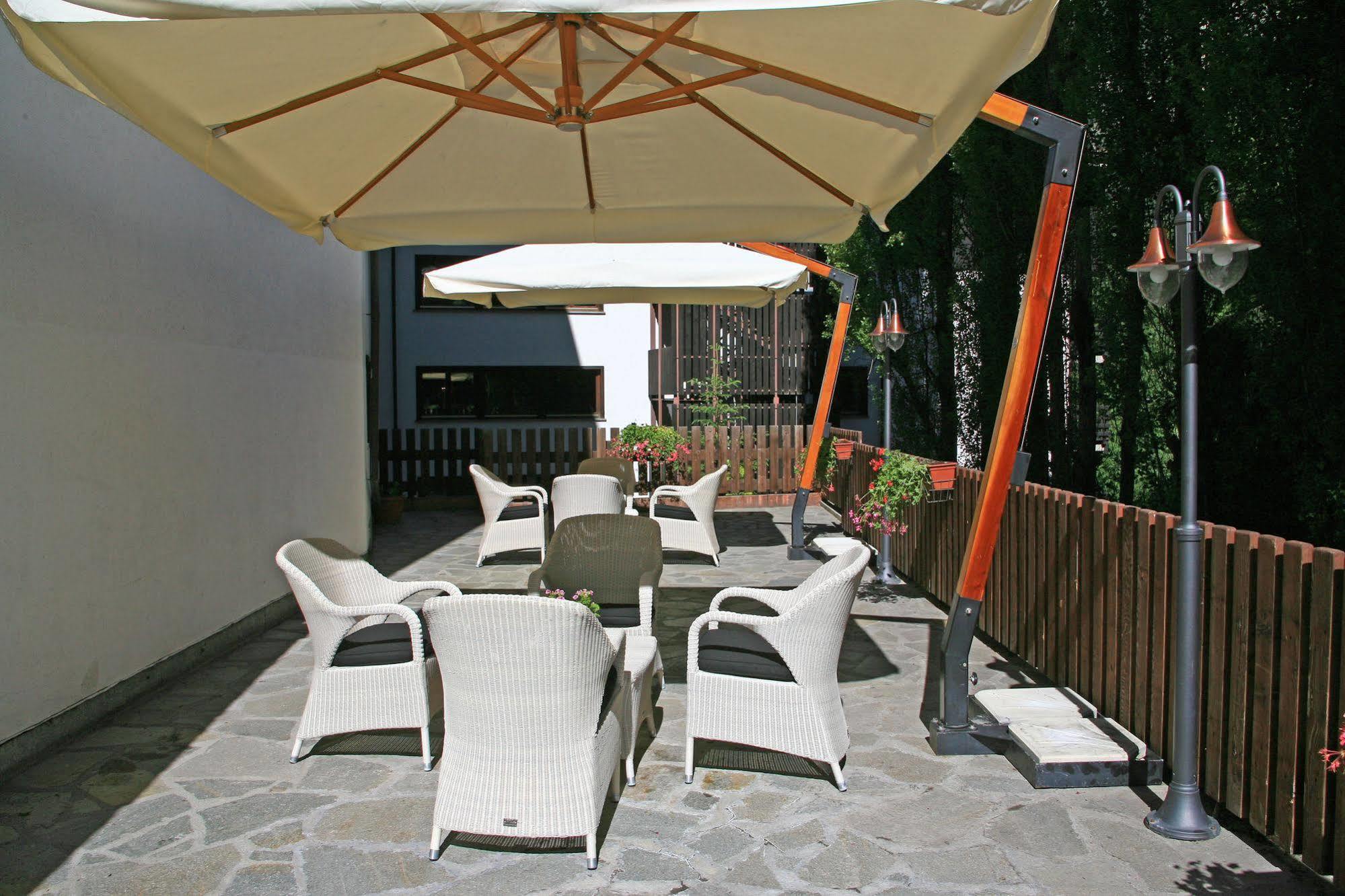 Hotel Les Jumeaux Courmayeur Buitenkant foto